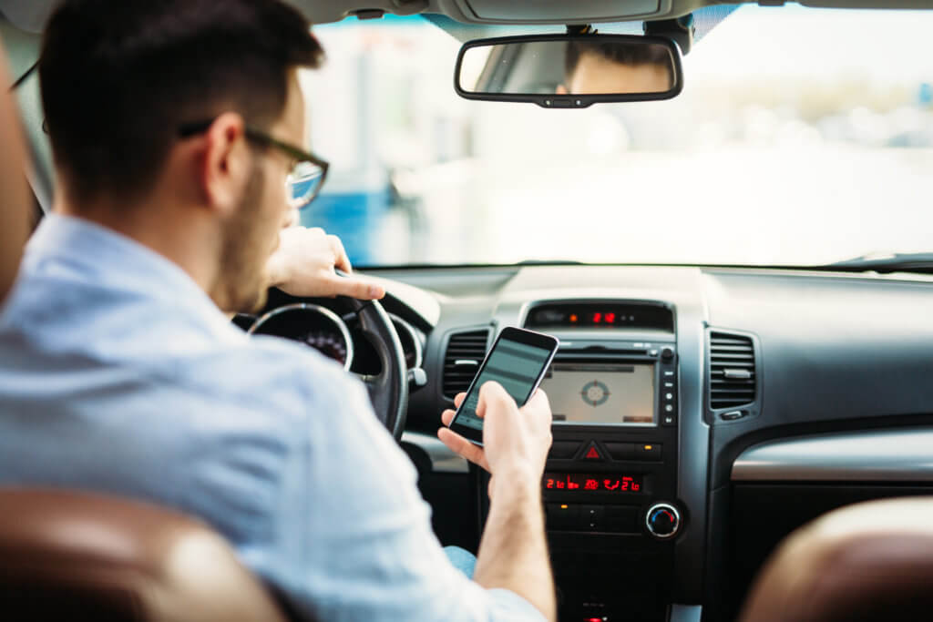 Young drivers using cell phones more likely to have other dangerous driving habits