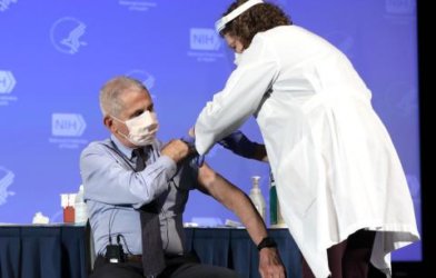 Dr. Anthony Fauci gets Moderna COVID vaccine
