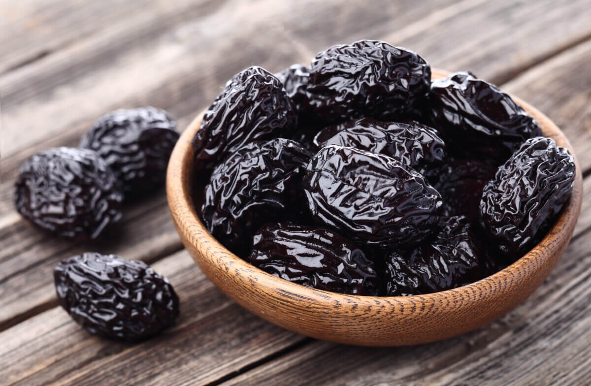 4 prunes a day keep bone disease away