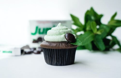 Mint-chocolate cupcake with Junior Mints