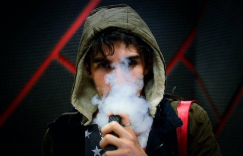 Vaping nicotine teenager