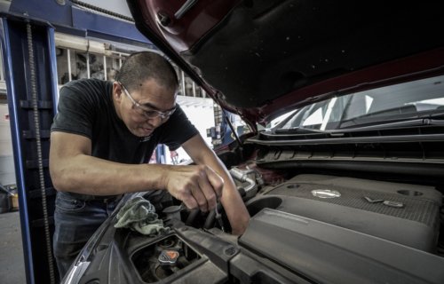 61% of drivers admit someone else notices they're having car trouble before  them - Study Finds