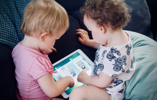Children screen time: Toddlers on iPad or tablet