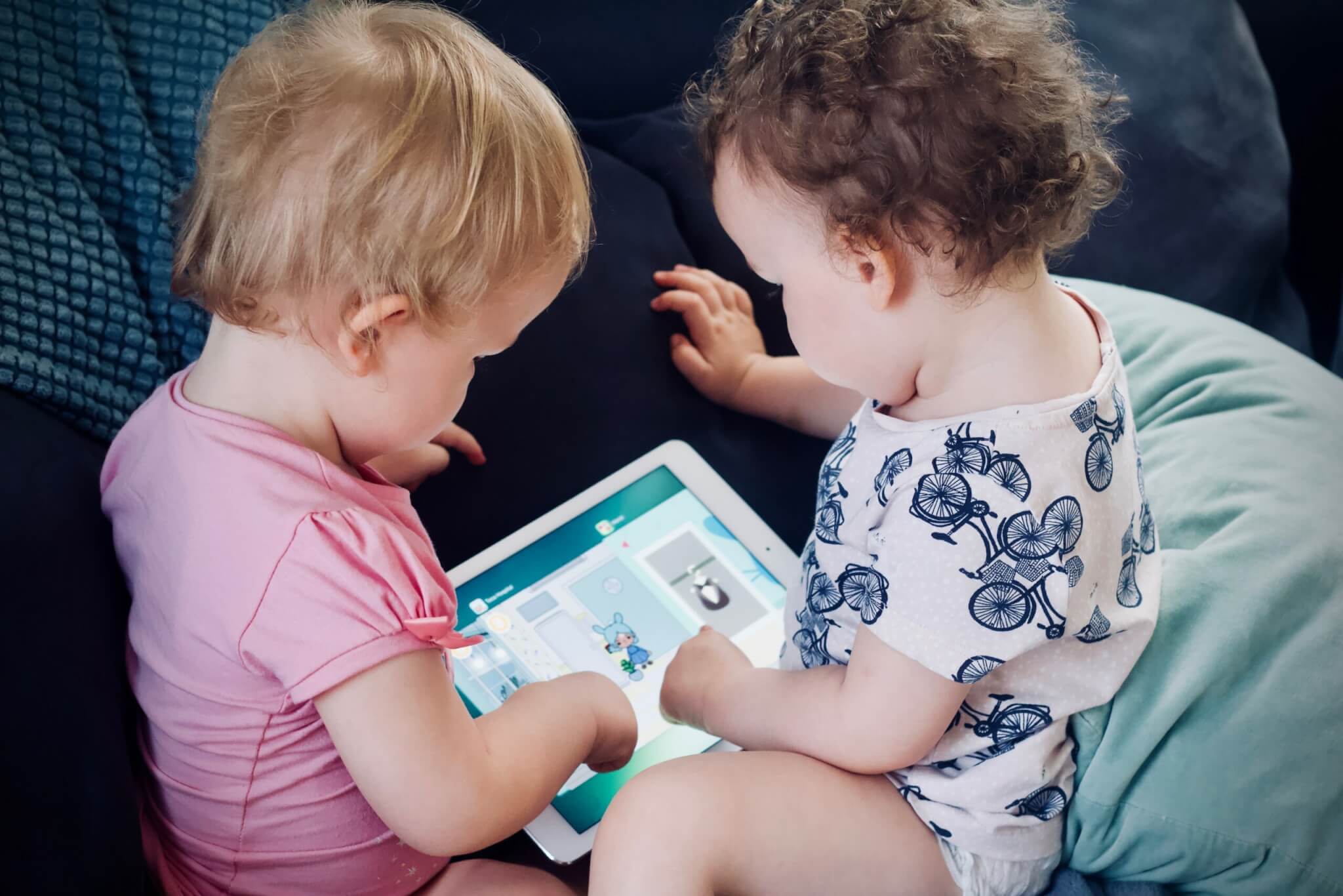 Children screen time: Toddlers on iPad or tablet