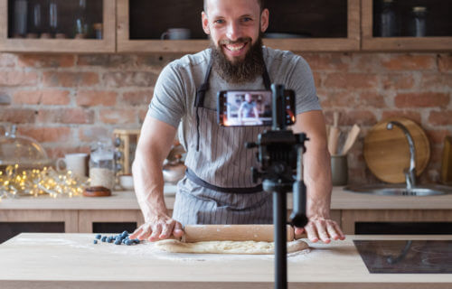 Food vlogger streaming live while cooking on social media