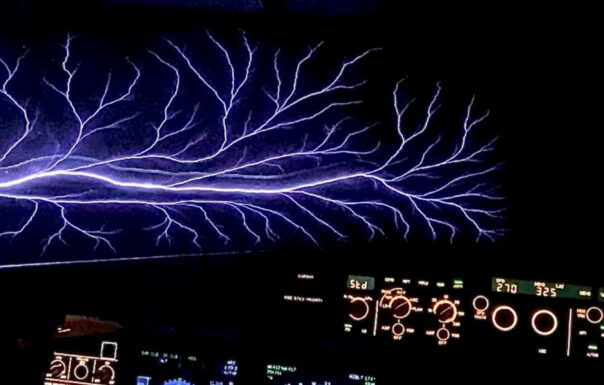 Pilot captured jaw-dropping spectacle of 'St. Elmo's Fire' from cockpit ...