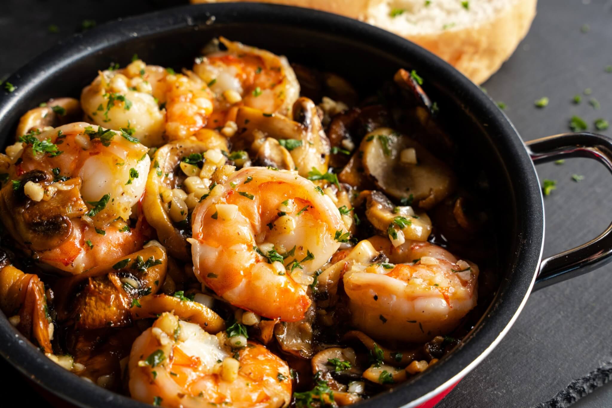 Shrimp scampi is one of the five best easy dinner ideas, according to experts.