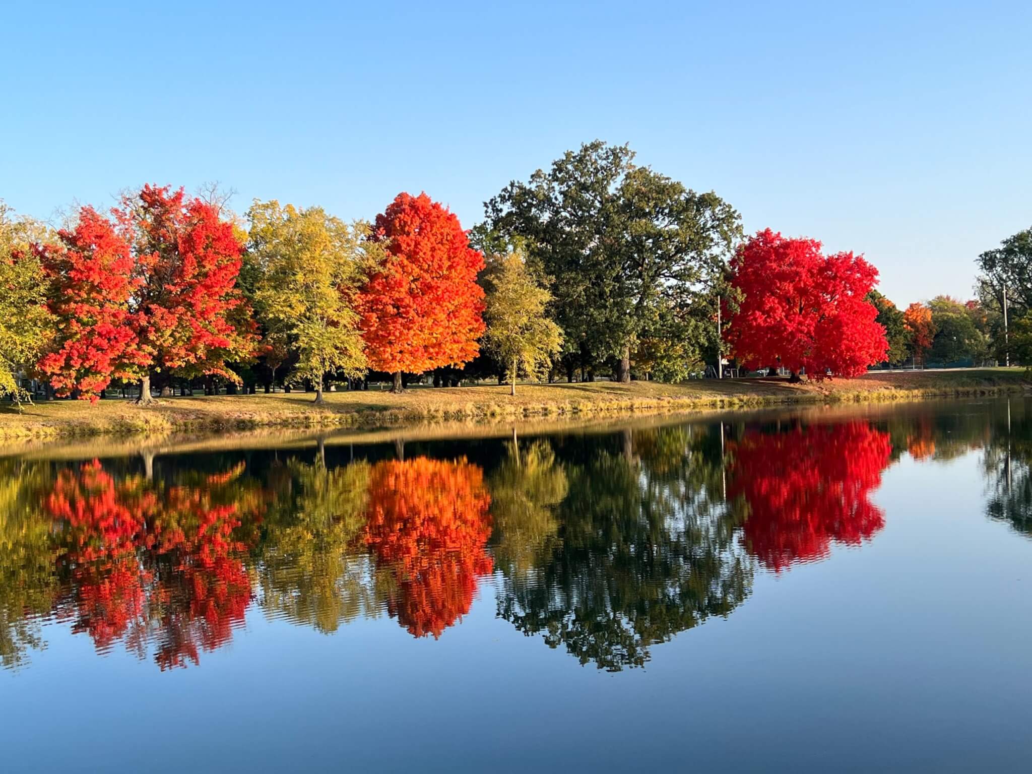 Beautiful view of fall foliage and nature along Lakeside Park in Fort Wayne, Indiana
