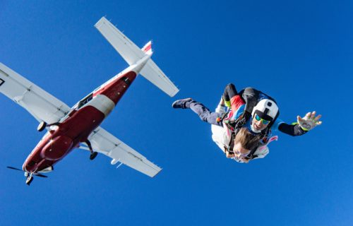 Pair of people tandem skydiving.