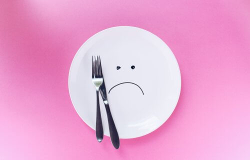 Plate with frowning face for poor diet