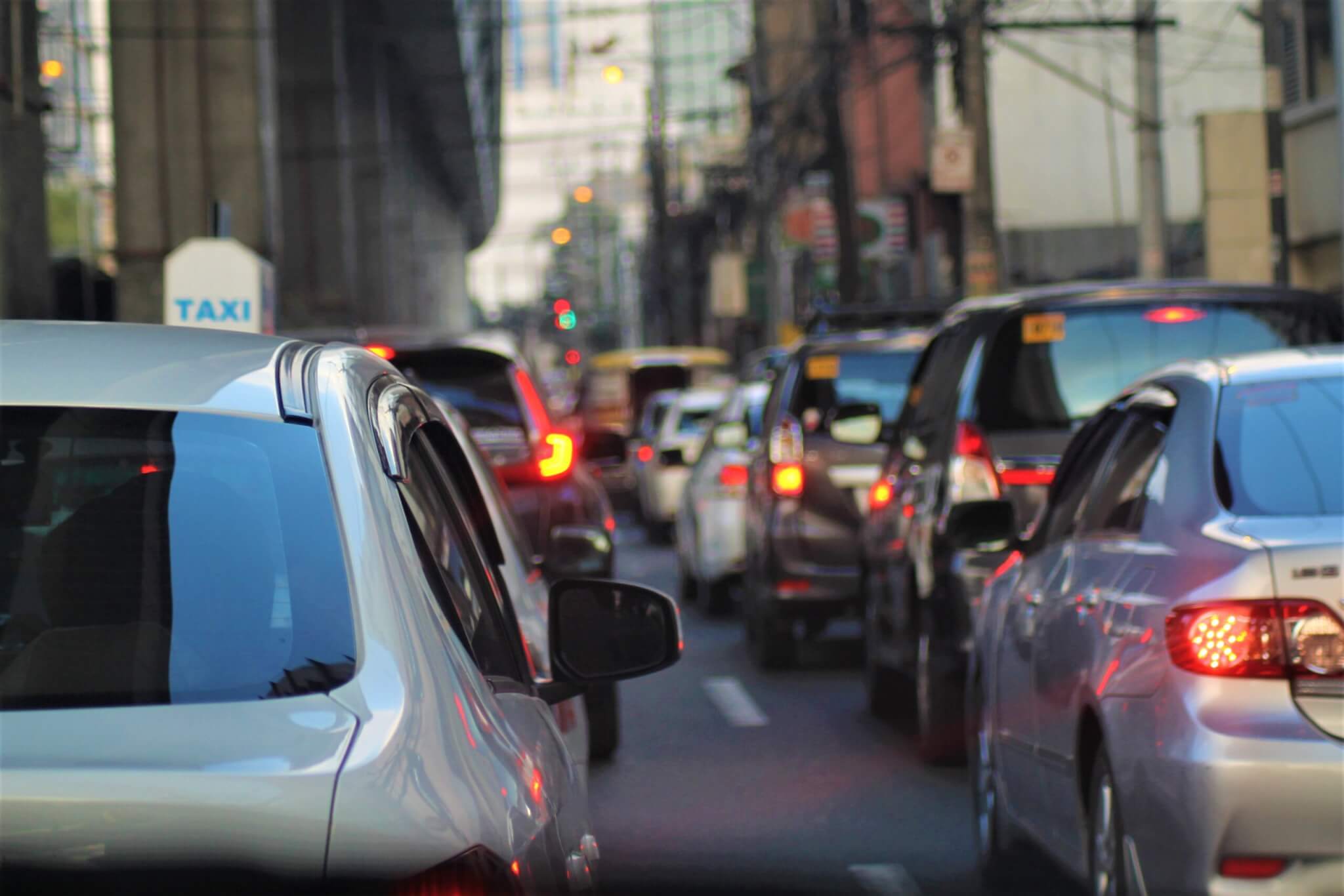 Traffic pollution impairs brain network connectivity •