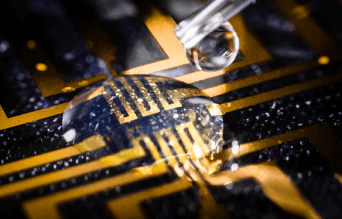 The injectable gel being tested on a microfabricated )circuit.