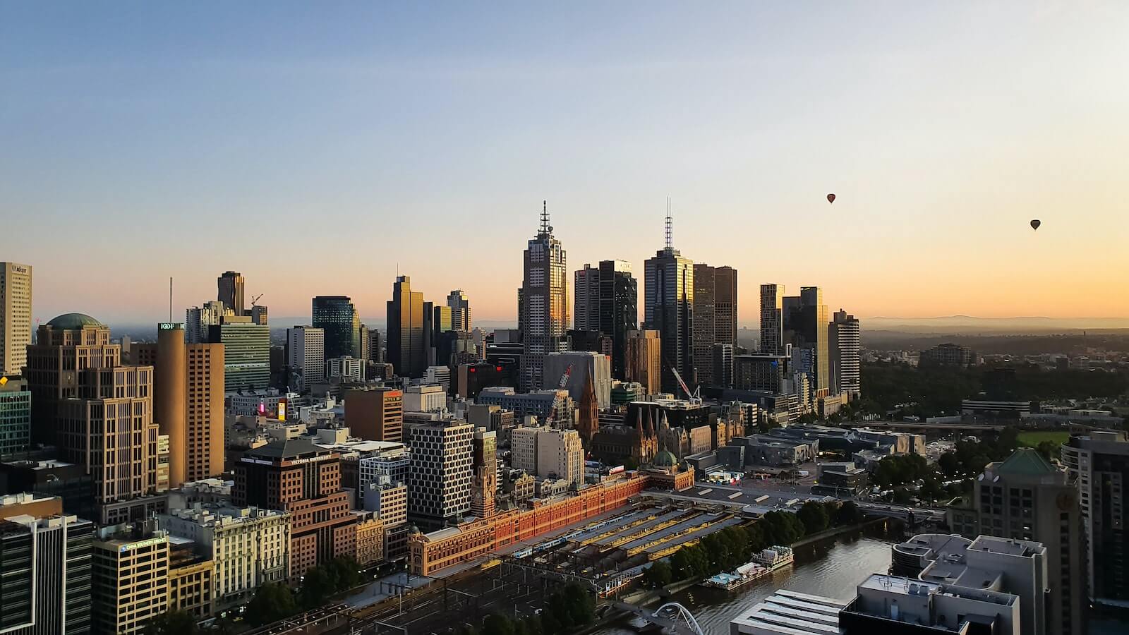 Melbourne city skyline during day time