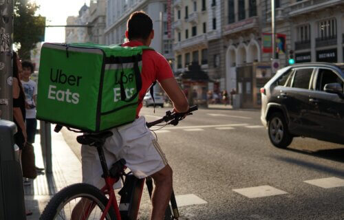 UberEats delivery person on the street, best delivery apps