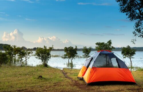 camping dome tent near water, best tents