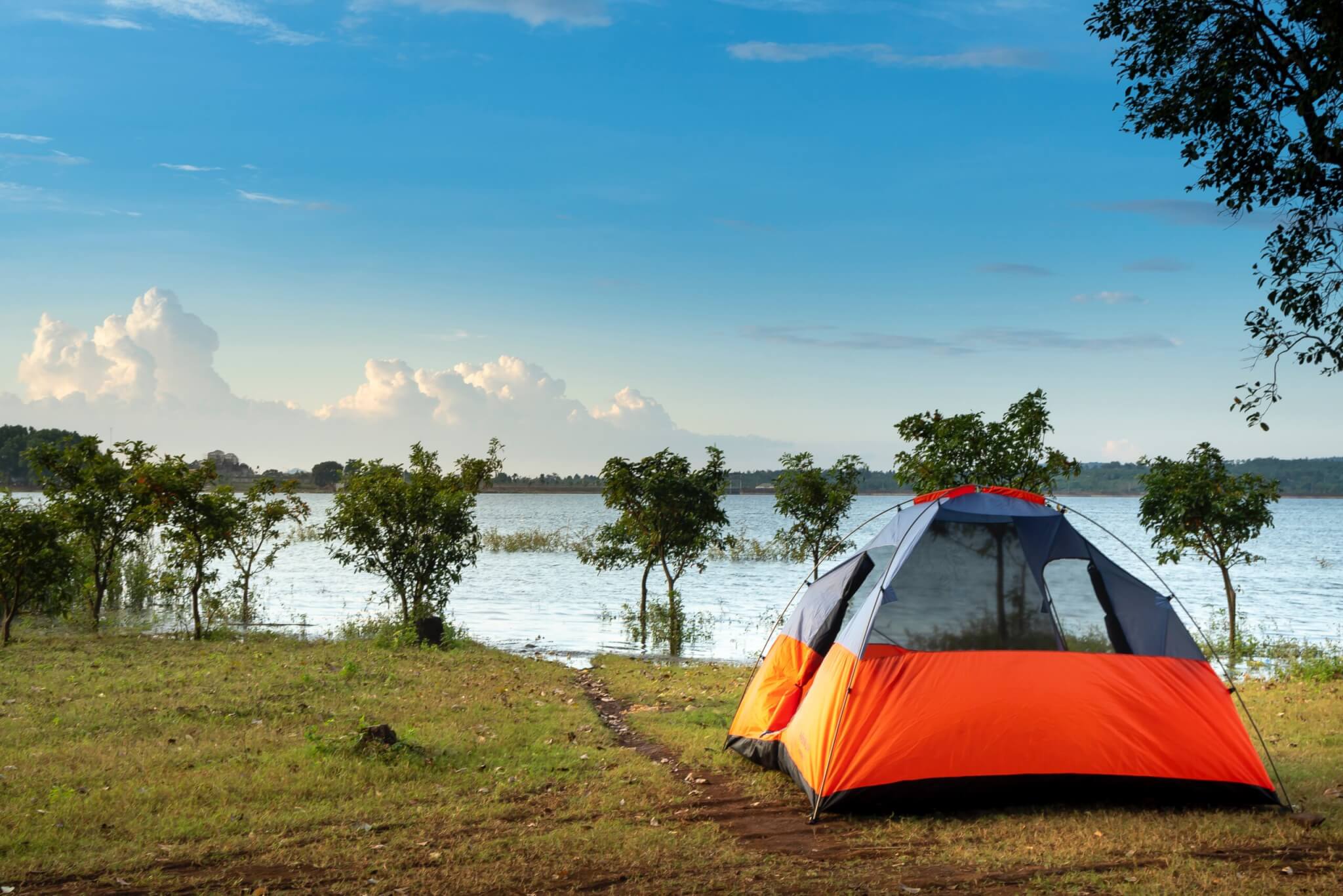 camping dome tent near water, best tents