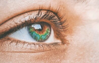 Close up of woman's eye and eyelashes