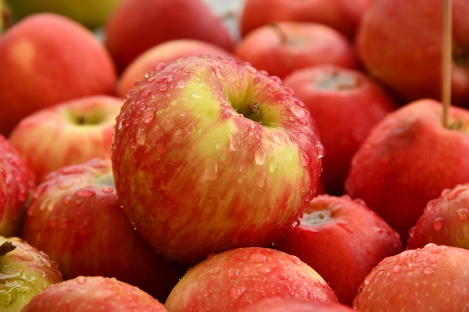 An apple a day keeps frailty away, study shows - Study Finds