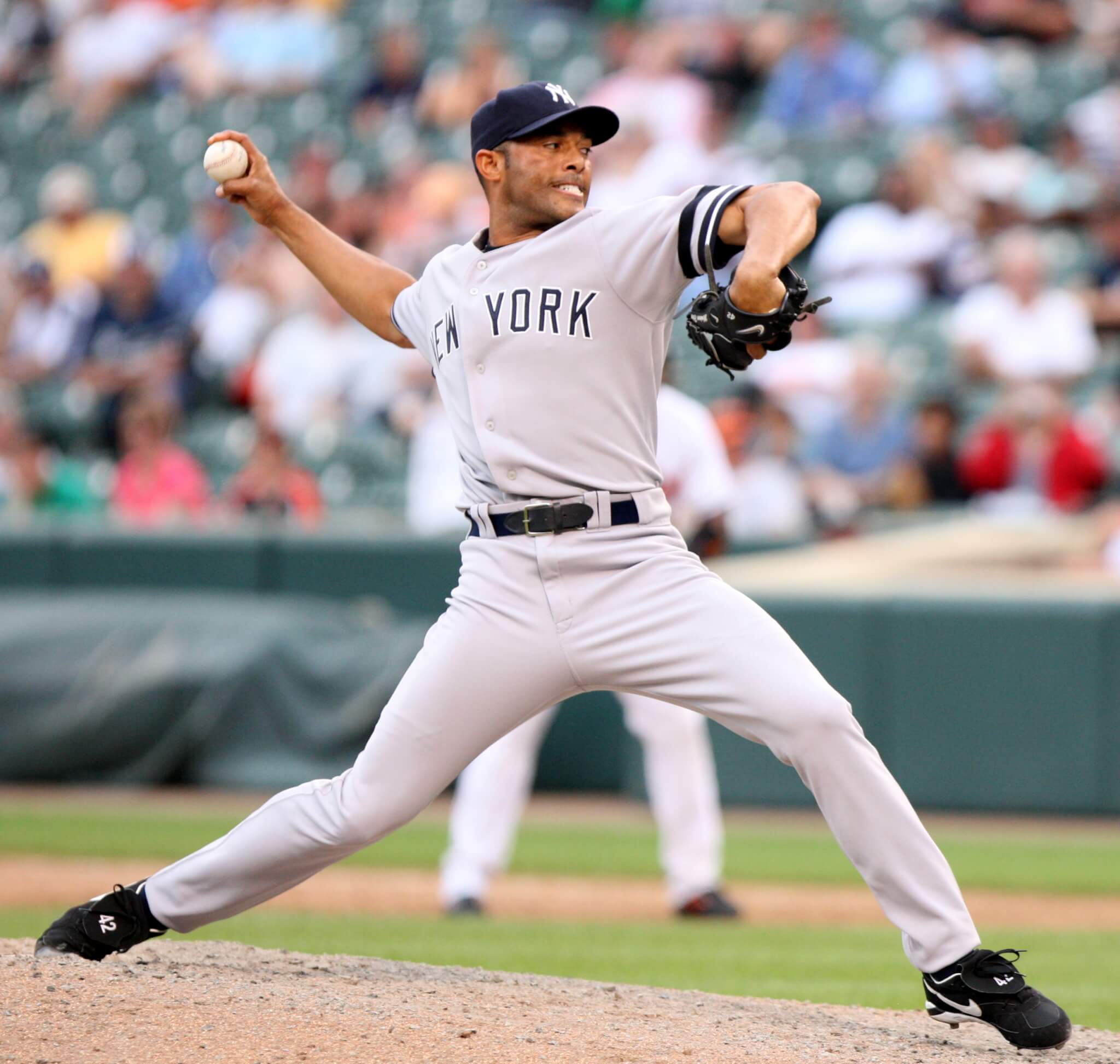 image of Mariano Rivera mid-pitch as one of the best MLB closers of all time