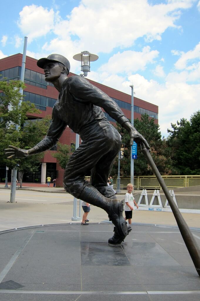 Roberto Clemente statue in Pittsburgh PNC Park 