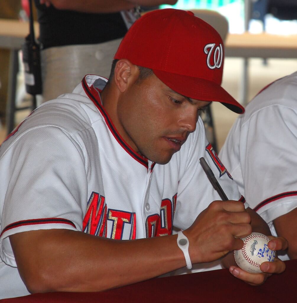 Ivan "Pudge" Rodriguez signing autographs