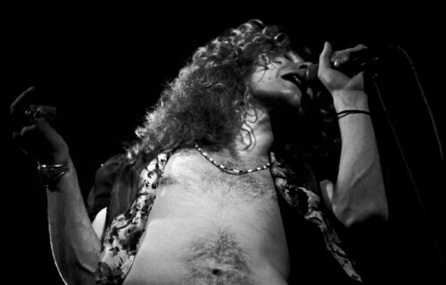 Led Zeppelin's Robert Plant singing