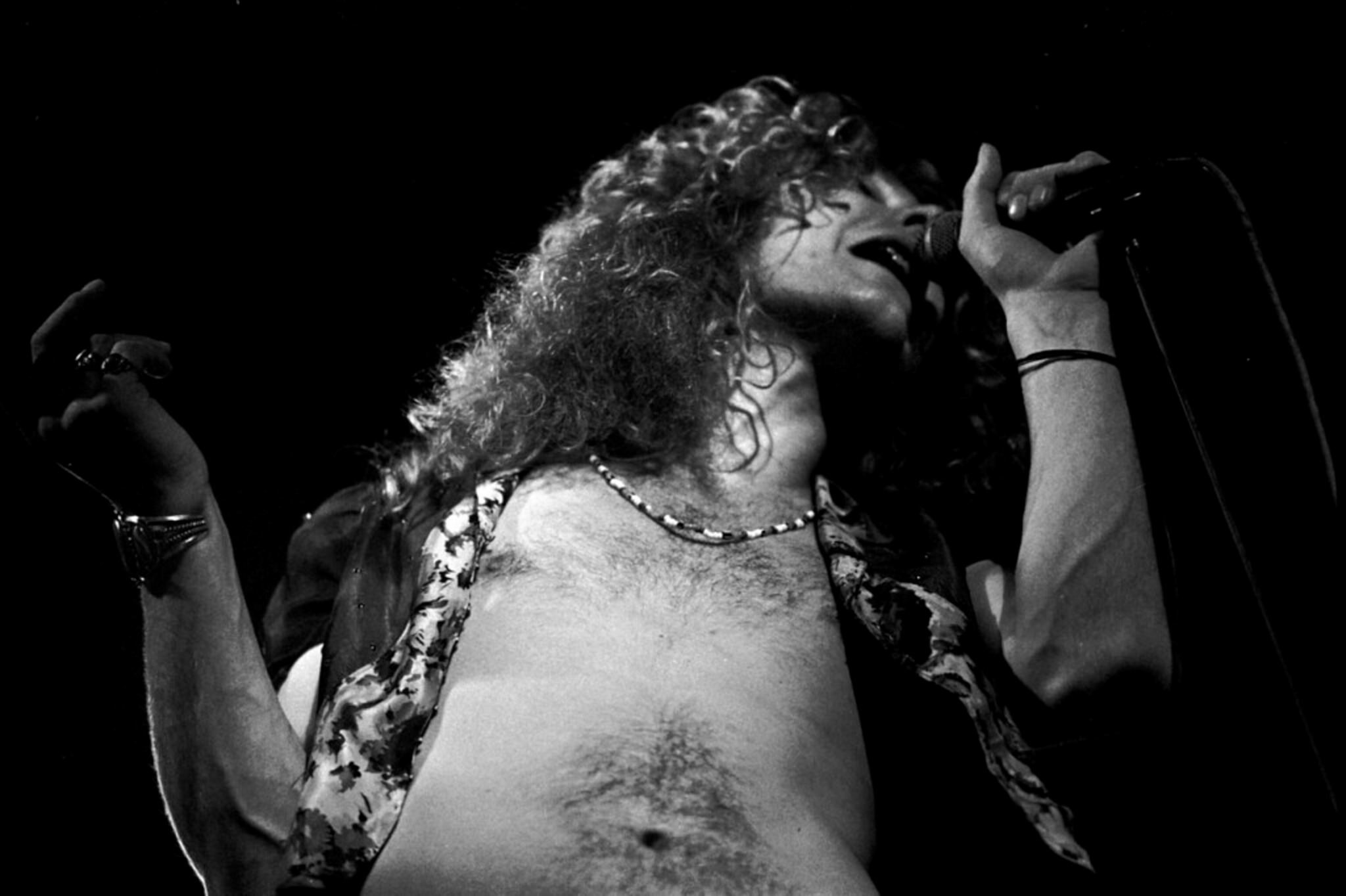 Led Zeppelin's Robert Plant singing