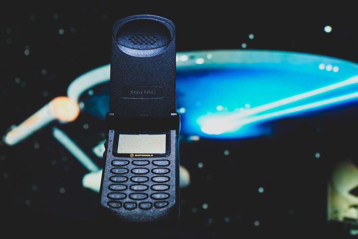 Ultra-compact portable phone born in the late 90s