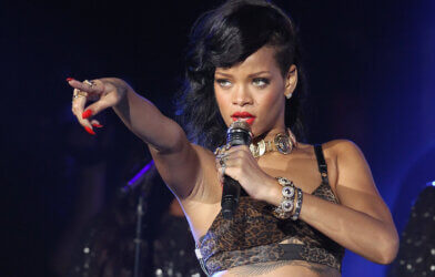 Rihanna singing on tour in 2012