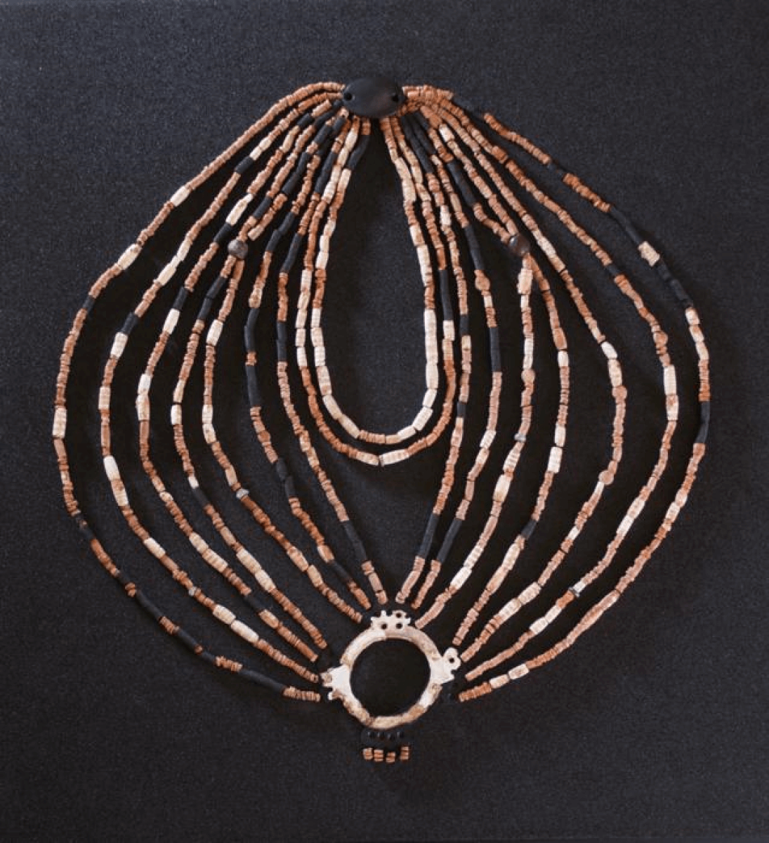 ancient necklace reconstruction