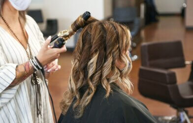 woman using hair curler