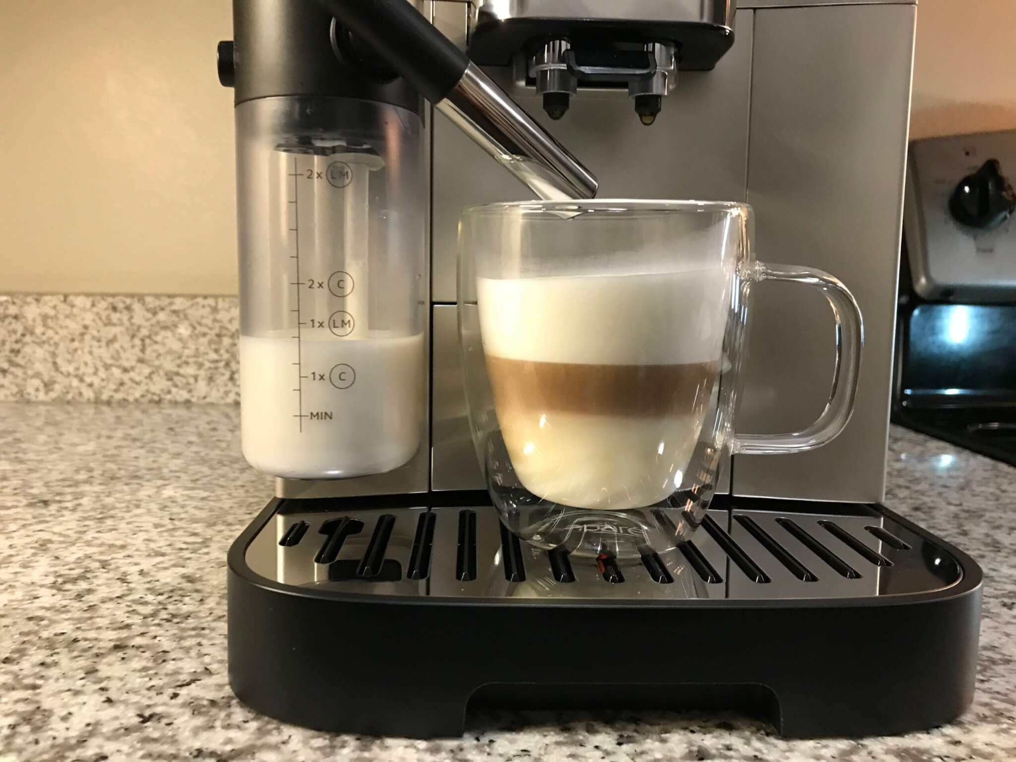 De’Longhi Magnifica Evo Espresso Machine brewing a latte.