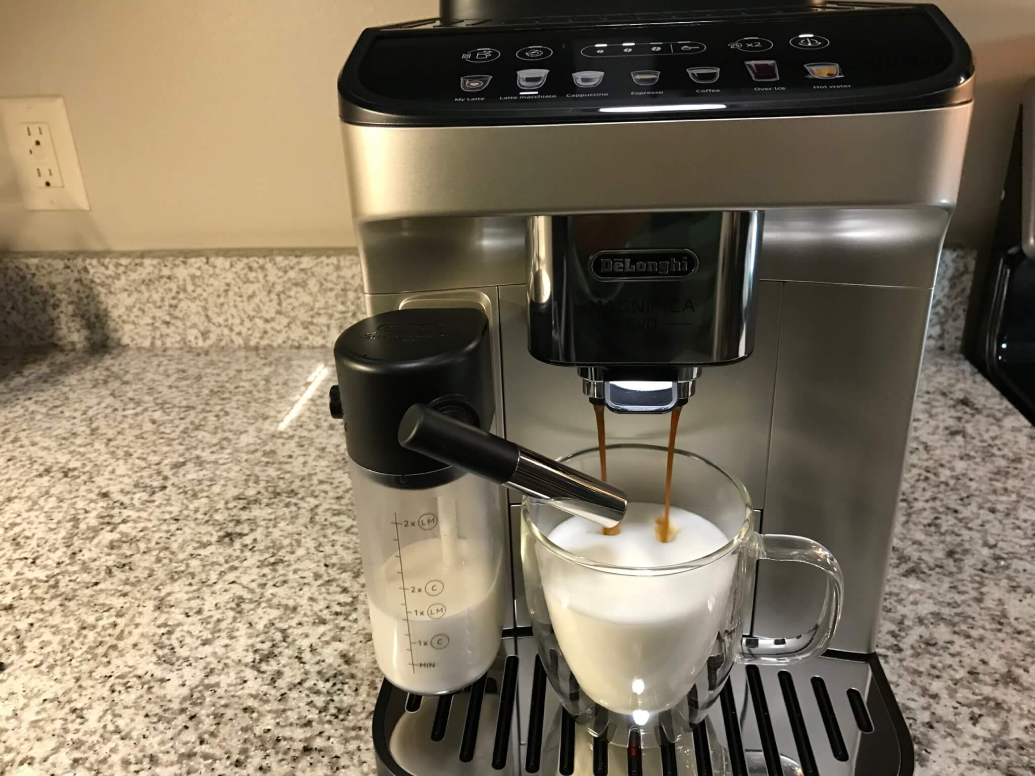 De’Longhi Magnifica Evo Espresso Machine milk frother.