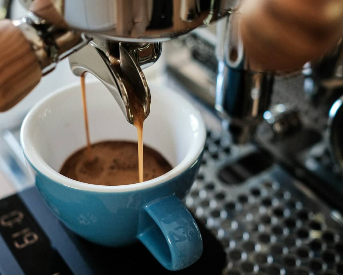 Espresso machine with mug
