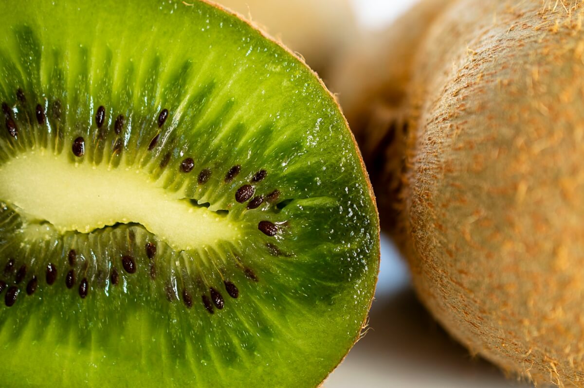 sliced kiwifruit
